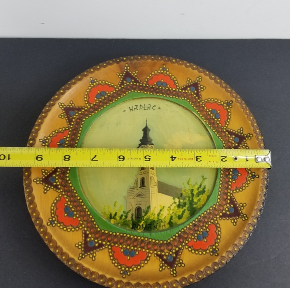 - Hand painted wooden souvenir plate Romania - Picture 4 of 8